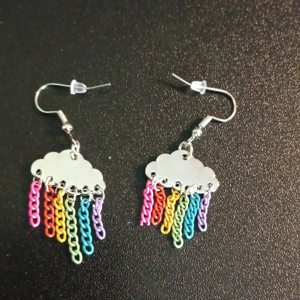 PRIDE Silver Cloud w Rainbow Chains (New) - Picture 3 of 3